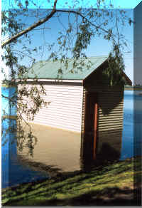 ballaratlake.jpg (1276580 bytes)